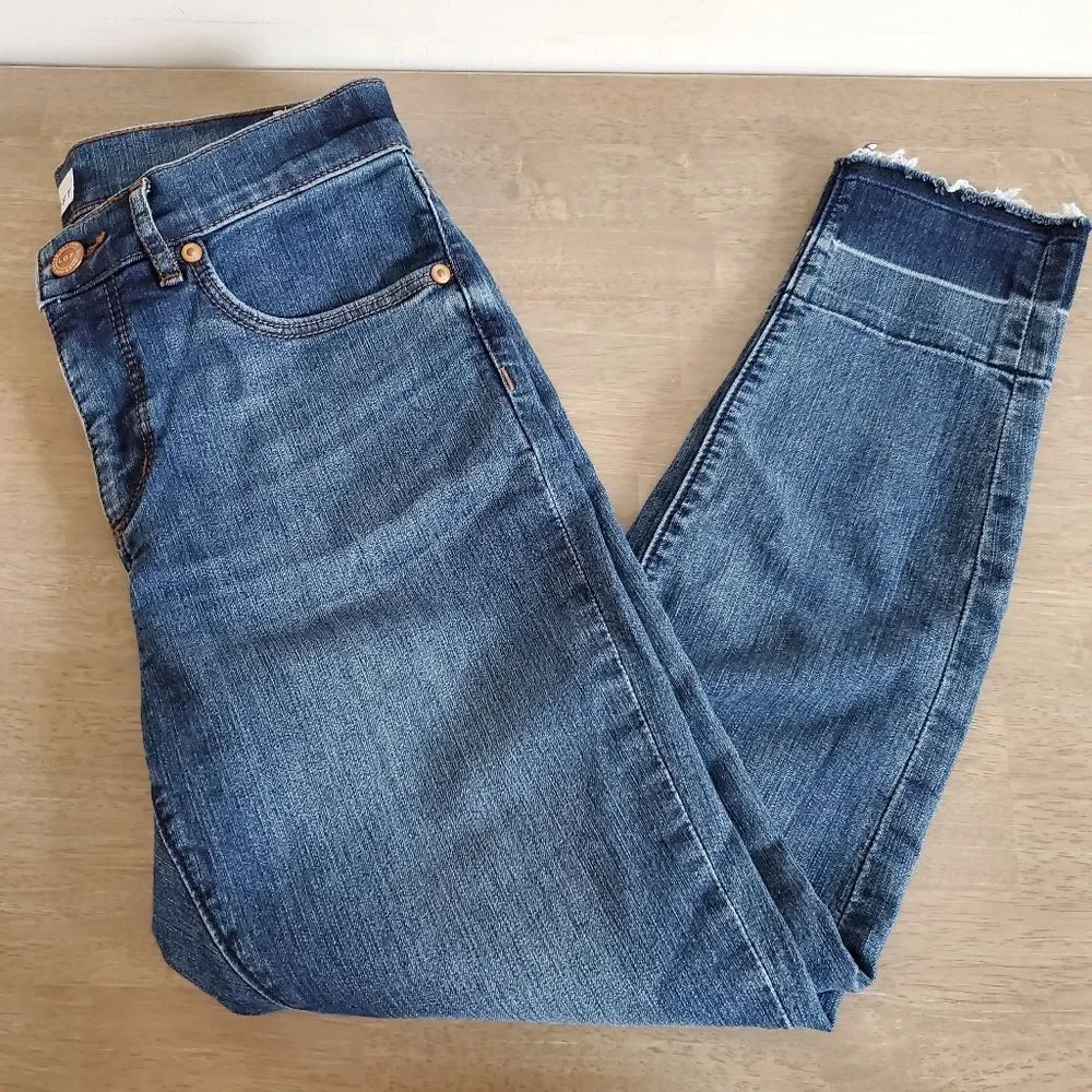Loft Frayed Hem Cropped Skinny Jeans Size 6